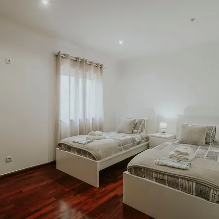 Holiday home 53 - The Daisy Moon House